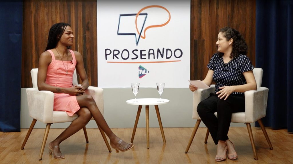 Lupita Amorim é entrevistada no programa Proseando da TV Universitária da UFMT.